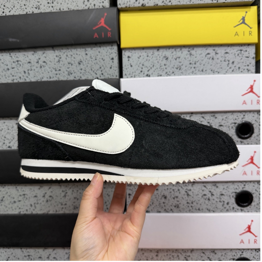 Nike Cortez Vintage Suede - Black Sail