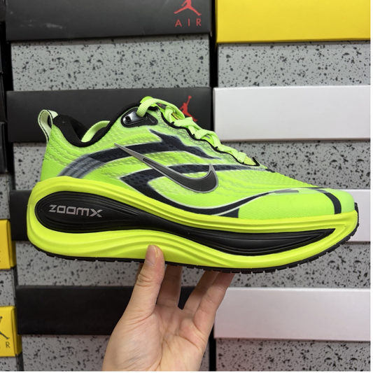 Nike Vomero Plus SE - Ekiden Pack Volt
