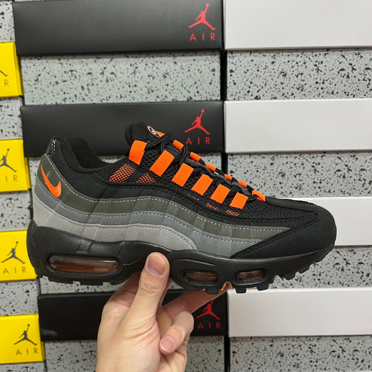 Air Max 95 - Black Hyper Crimson