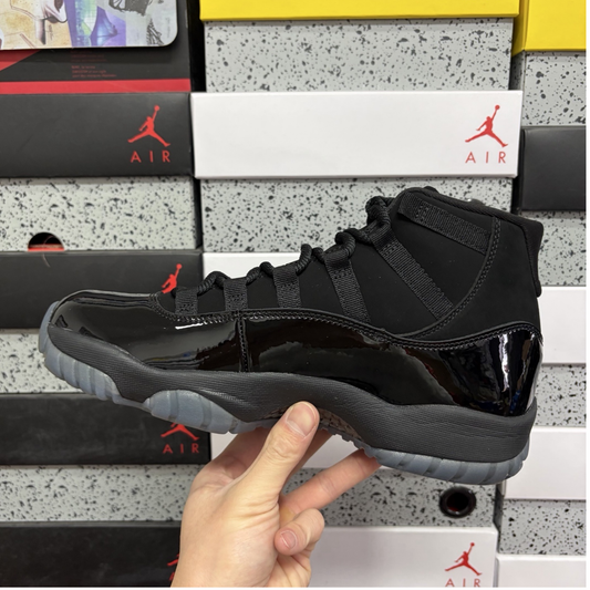 Air Jordan 11 Retro - Cap and Gown