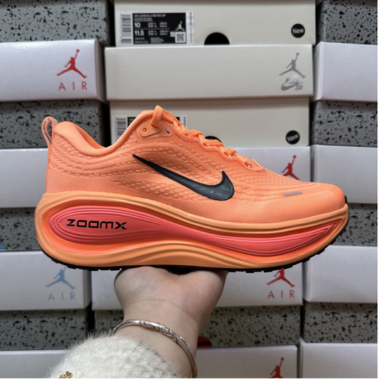 Nike Vomero Plus - Orange Pulse