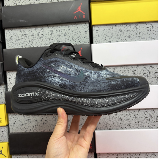 Nike Vomero Plus - Anthracite Oatmeal Volt