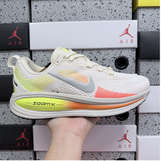 Nike Vomero 18 - Sail Bright Crimson Laser Orange