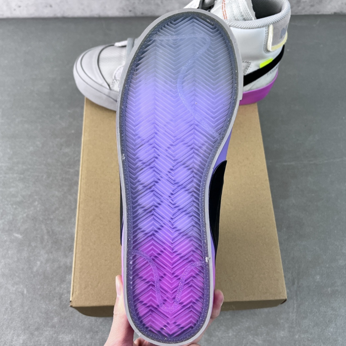 Off-White x Nike Blazer Mid - Queen