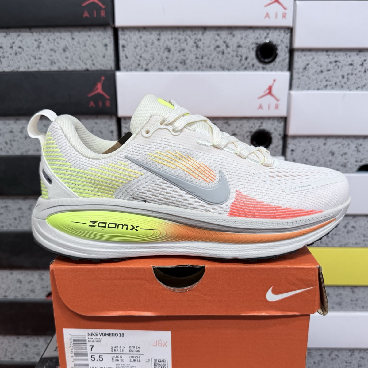 Nike Vomero 18 - Sail Bright Crimson Laser Orange