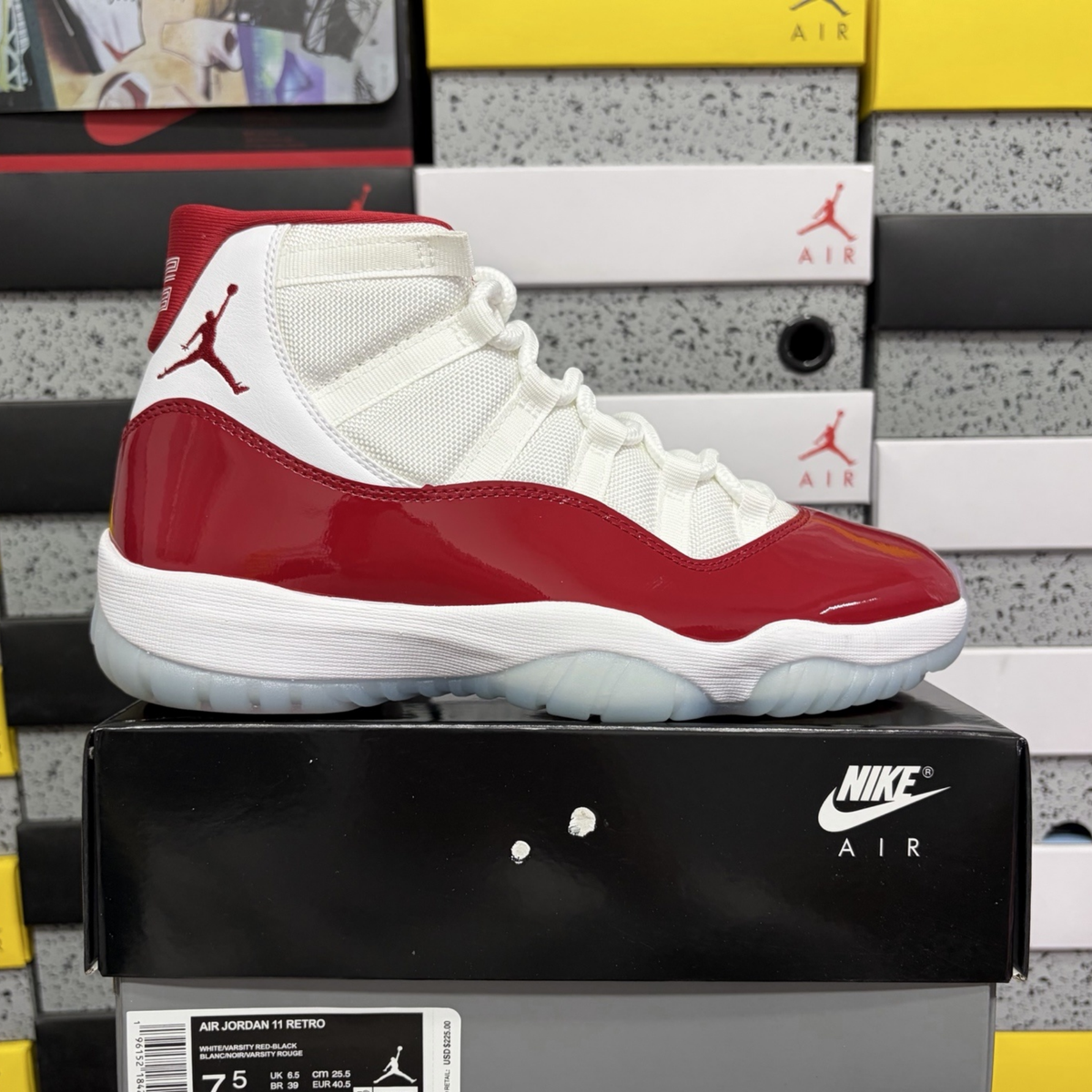 Air Jordan 11 Retro - Cherry