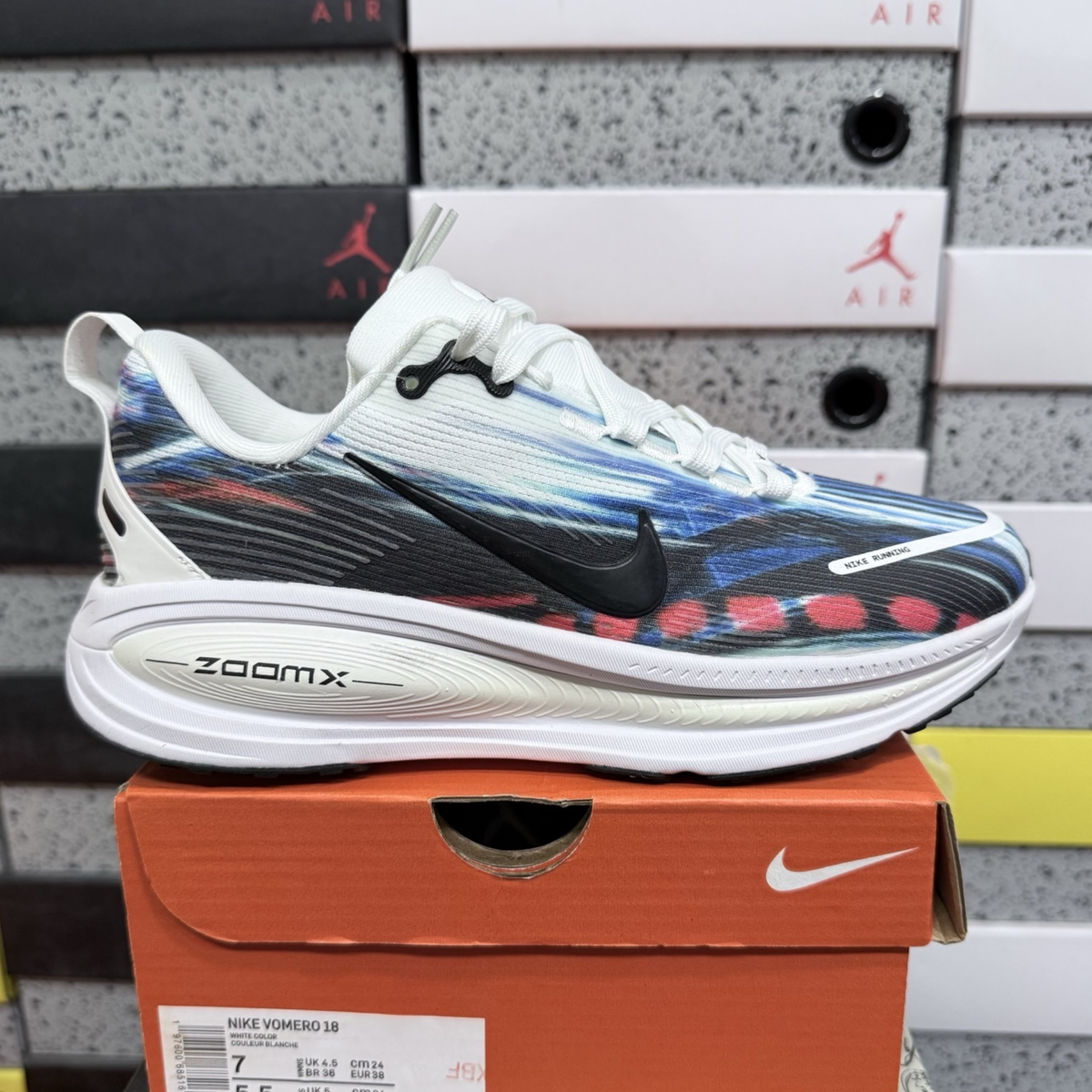 Nike Vomero 18 - Ekiden