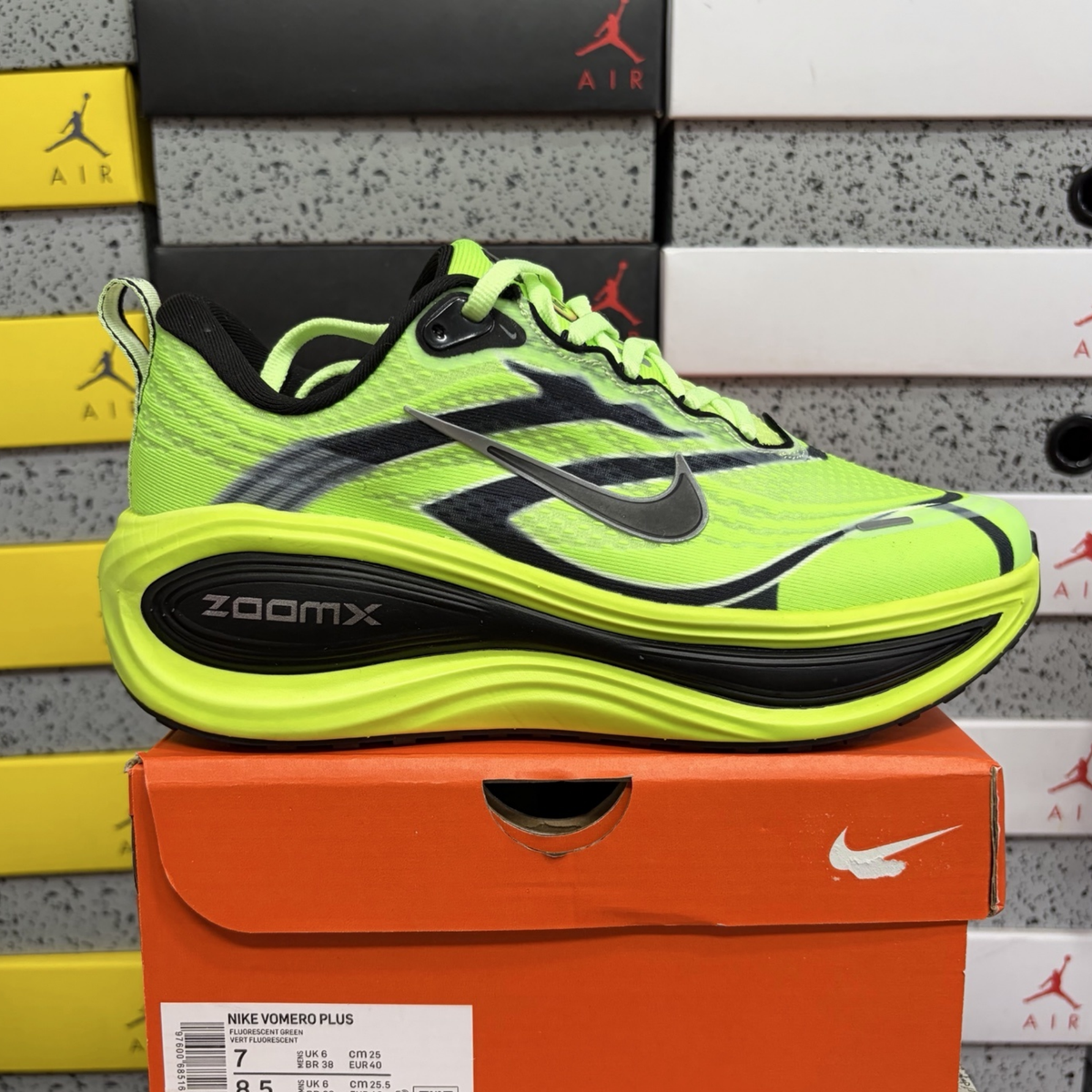 Nike Vomero Plus SE - Ekiden Pack Volt