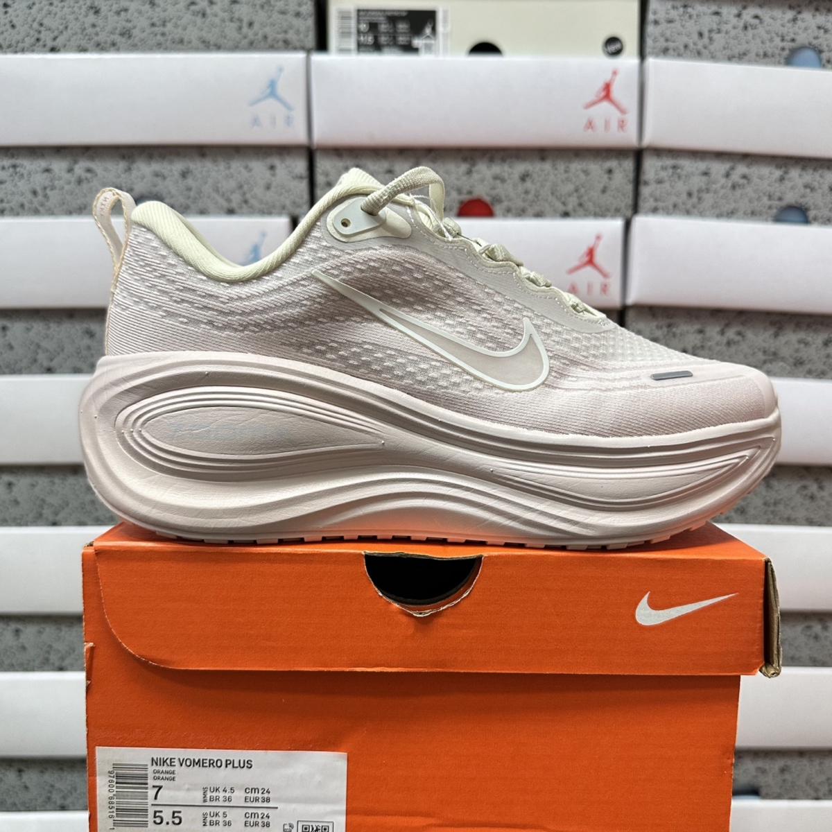 Nike Vomero 18 - Light Bone Sail