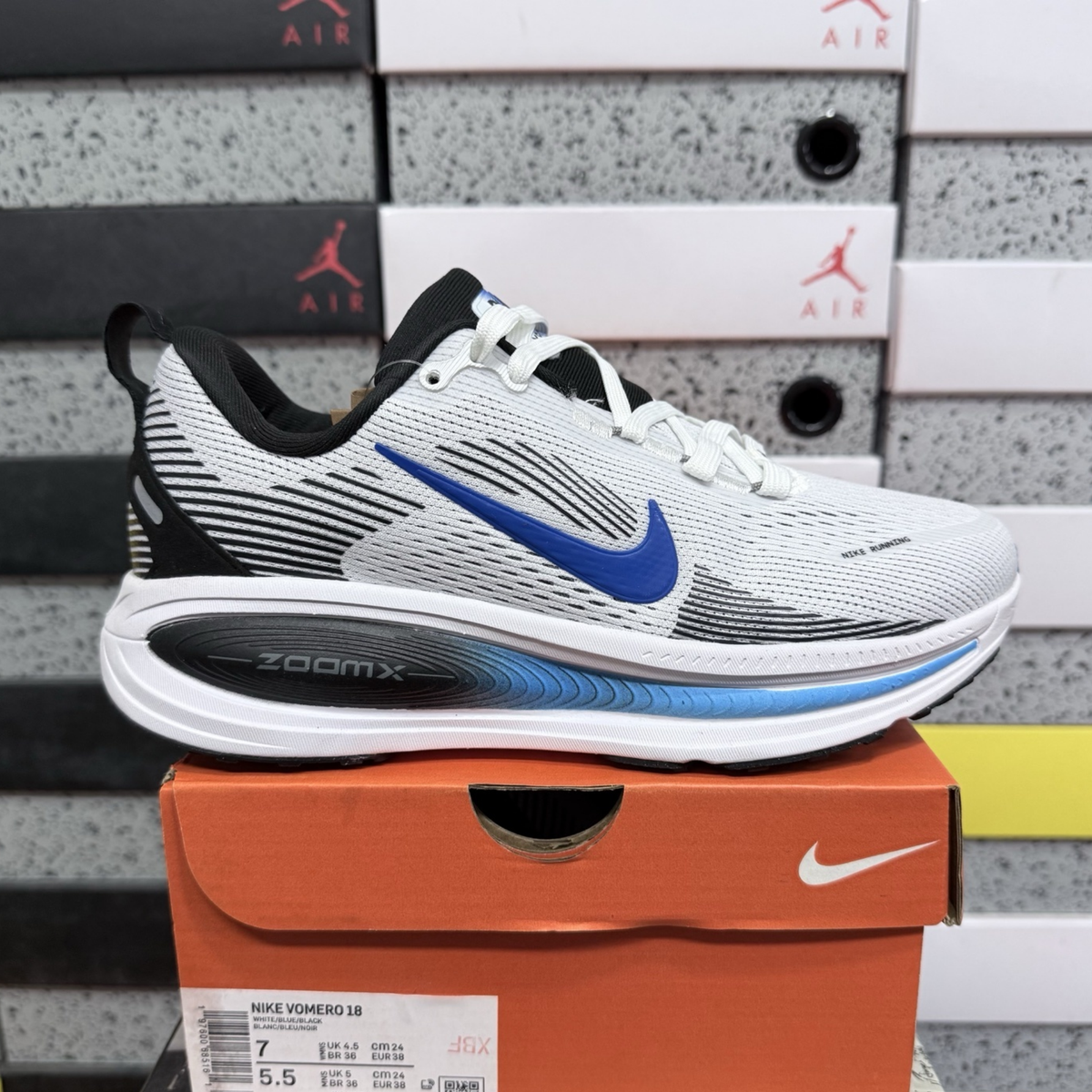 Nike Vomero 18 - White Black Sail Photo Blue