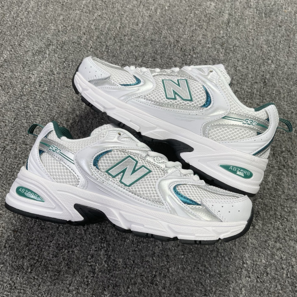 New Balance 530 - White Silver Green
