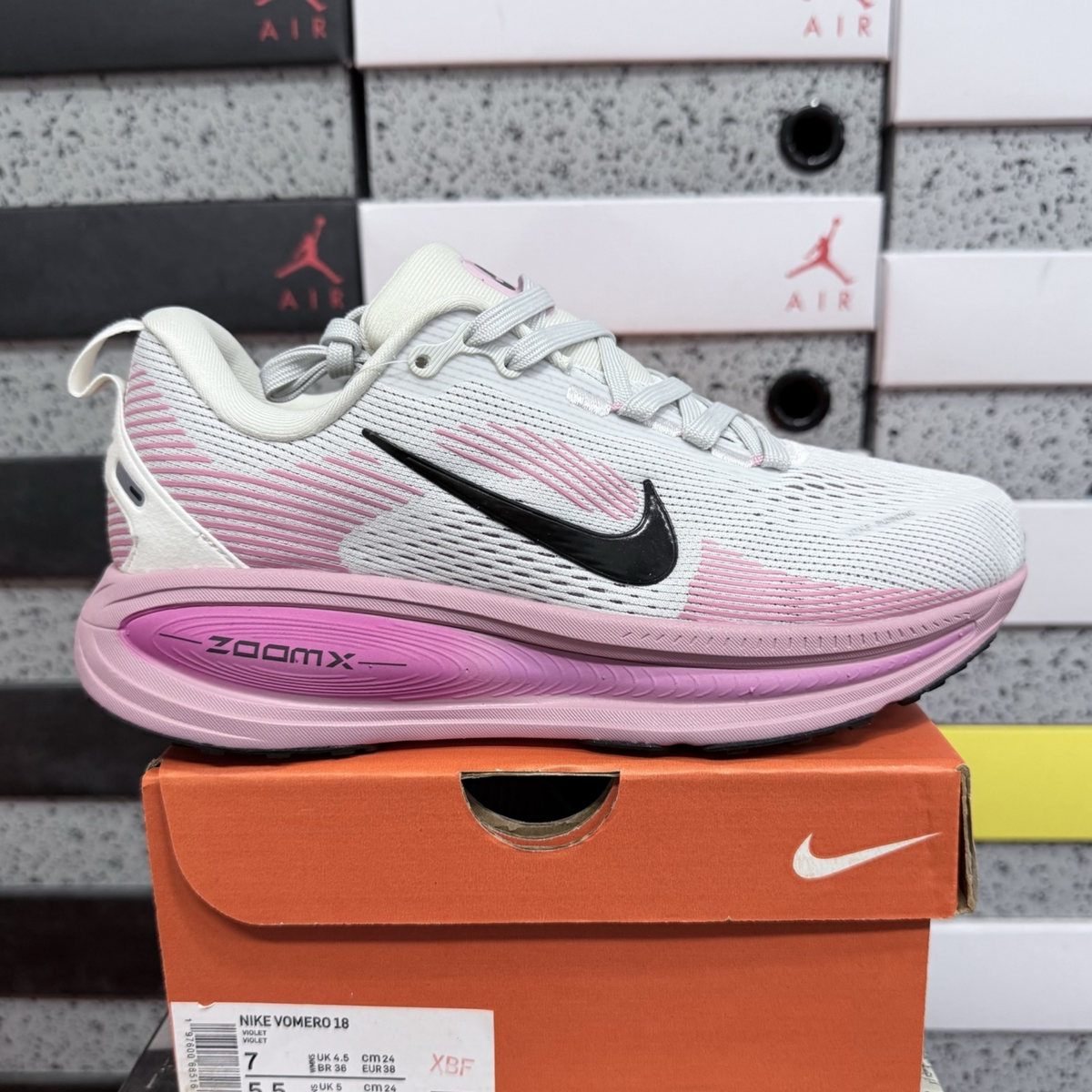 Nike Vomero 18 - Summit White Elemental Pink