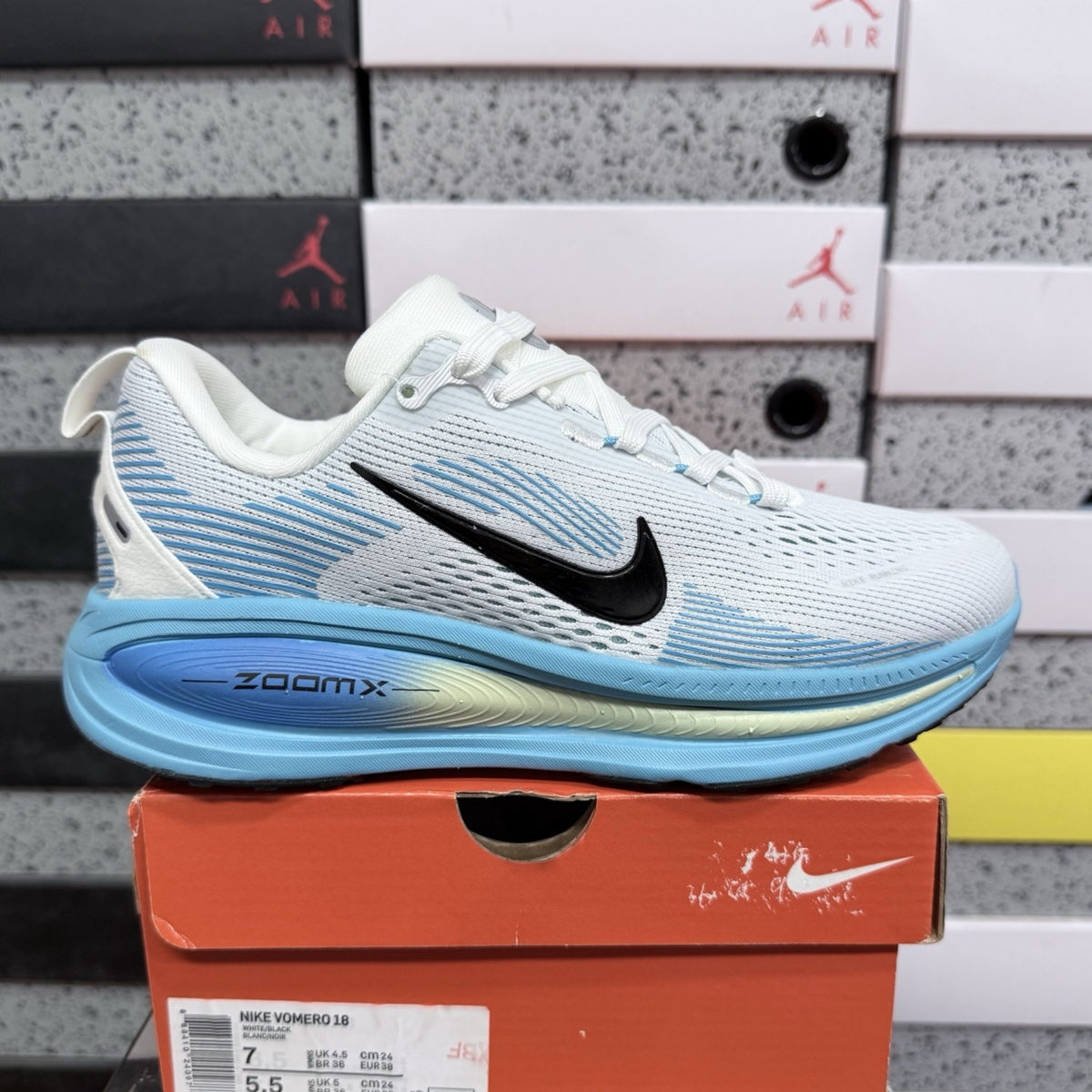 Nike Vomero 18 - White Blue Hero