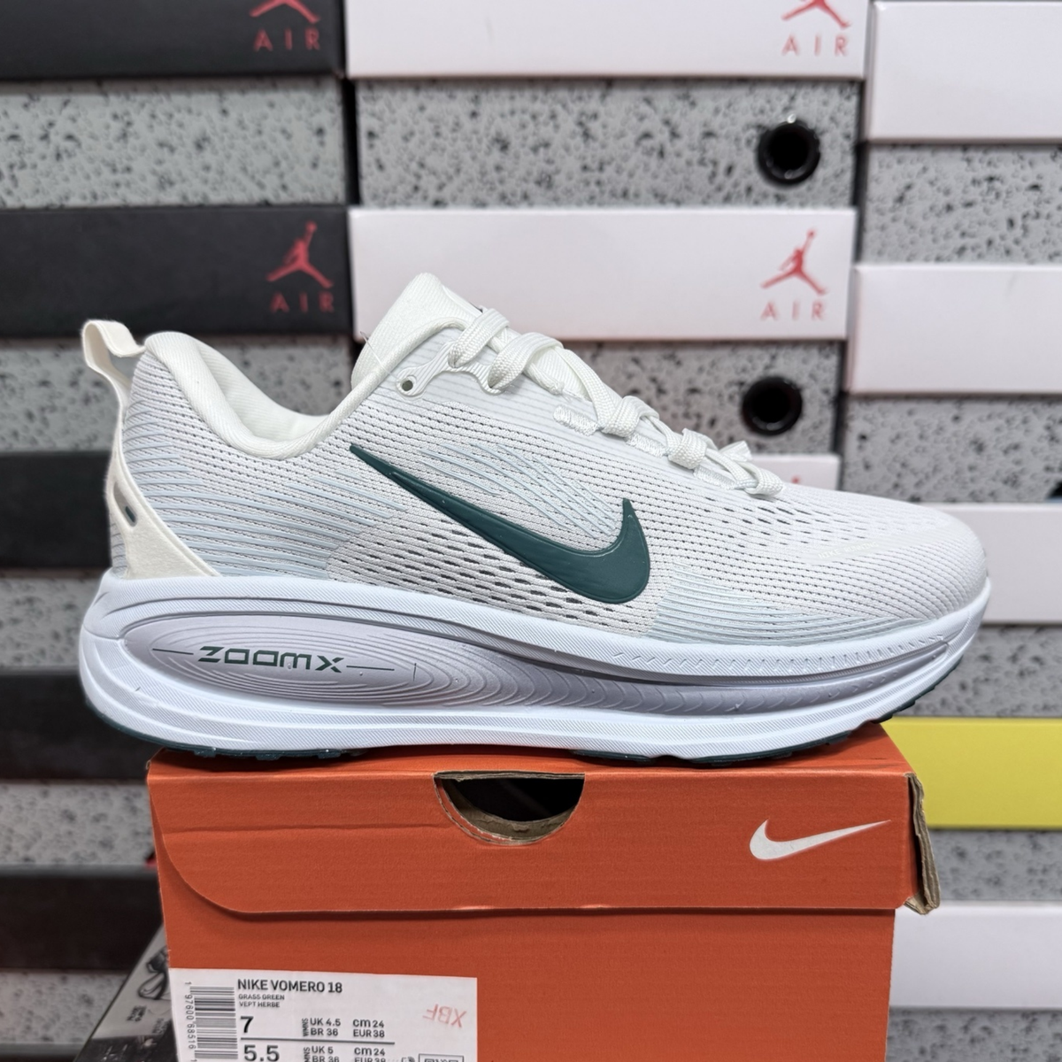 Nike Vomero 18 - Summit White/Blue Tint/Geode Teal