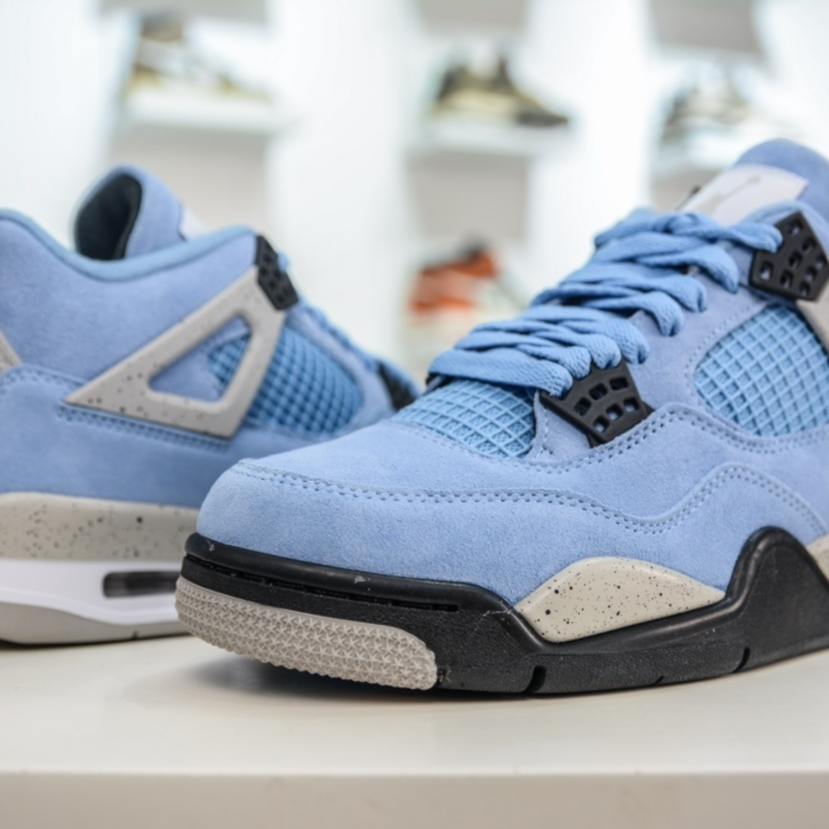 Air Jordan 4 Retro - University Blue