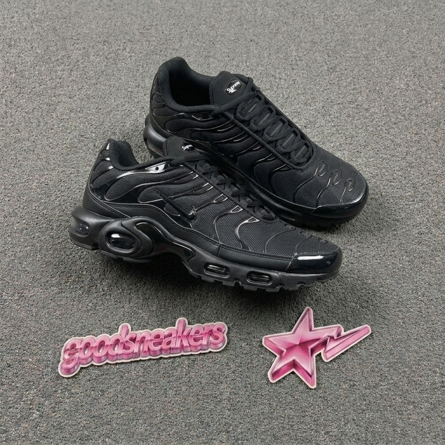 Supreme x Nike Air Max Plus - Triple Black