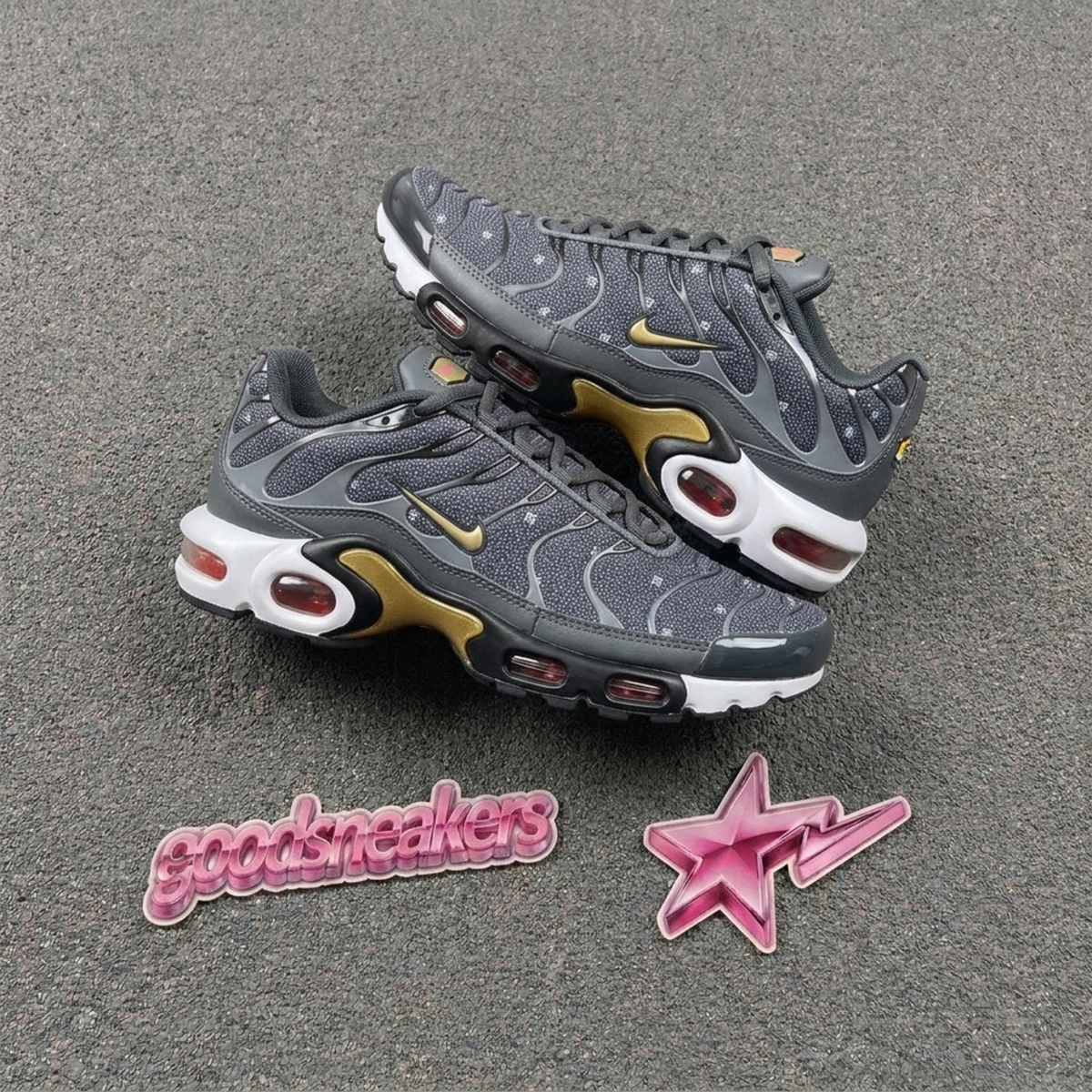 Nike Air Max Plus - Iron Grey Metallic Gold
