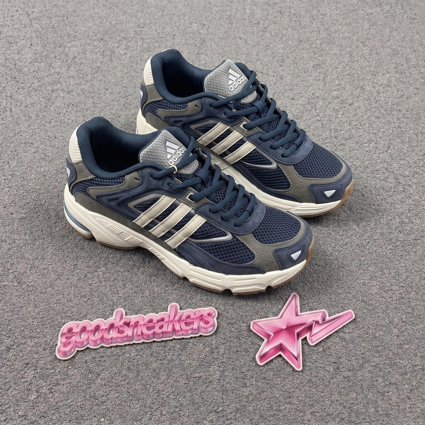 Adidas Response CL - Collegiate Navy Grey One