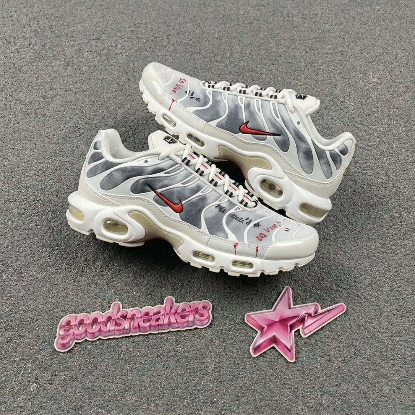 Nike Air Max Plus - Graffiti White University Red