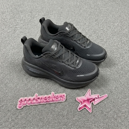 Nike Vomero 18 - Triple Black