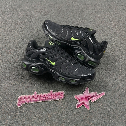 Nike Air Max Plus - Black Green Strike