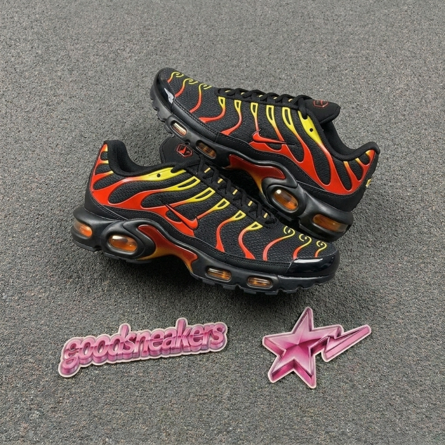 Nike Air Max Plus - Black University Gold Red