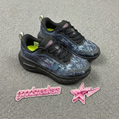 Nike Vomero Plus - Anthracite Oatmeal Volt
