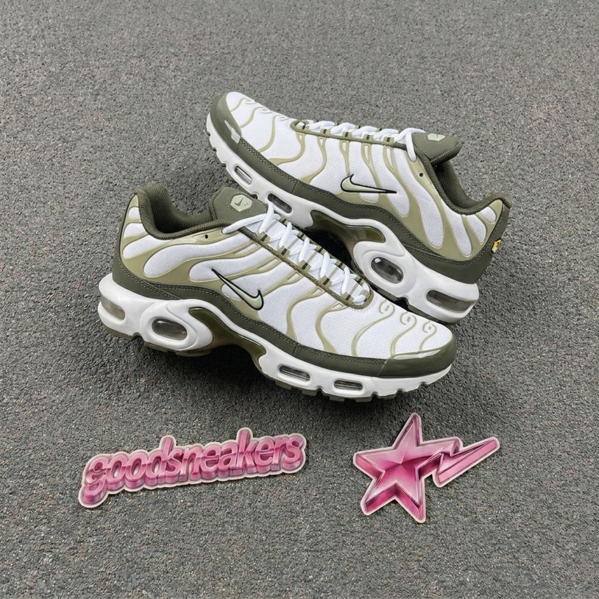 Nike Air Max Plus - Light Bone Neutral Olive