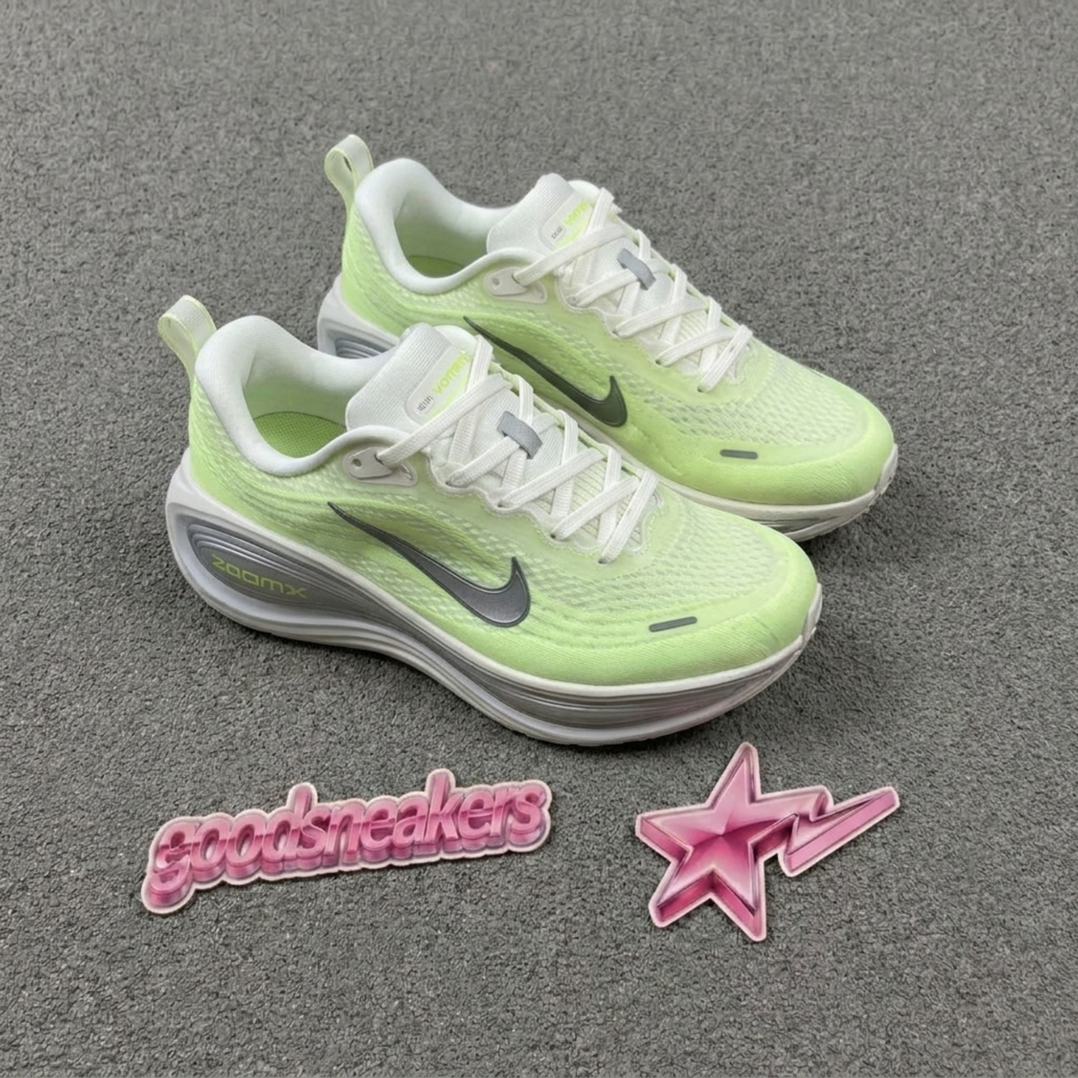 Nike Vomero Plus SE - Sail/Barely Volt/Metallic Silver