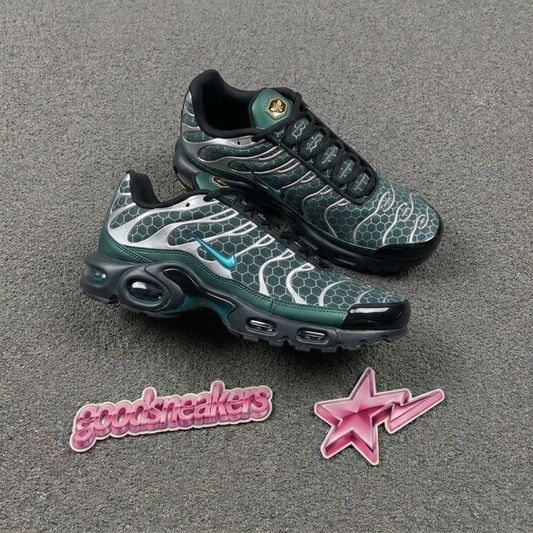 Nike Air Max Plus -  Spirograph Green