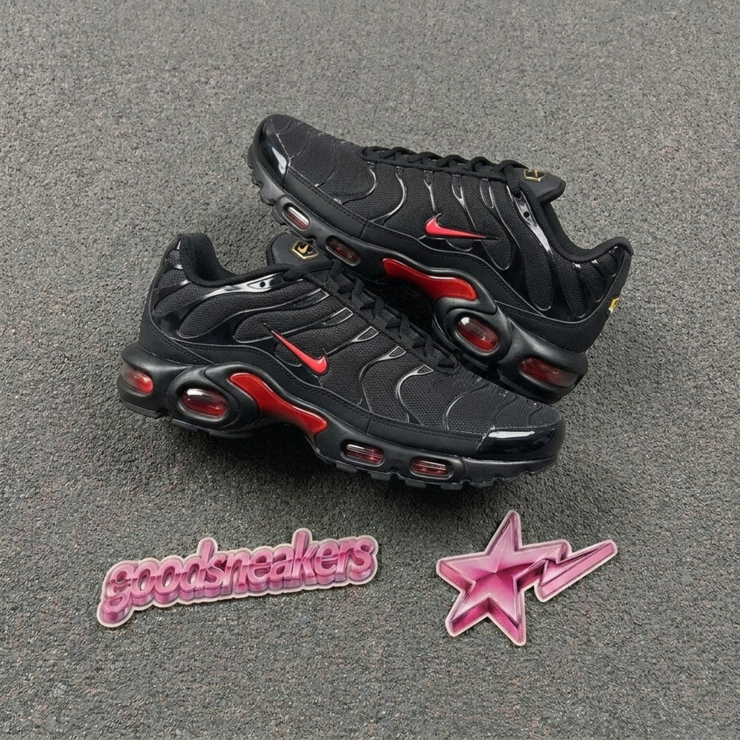 Nike Air Max Plus - Black Bright Crimson