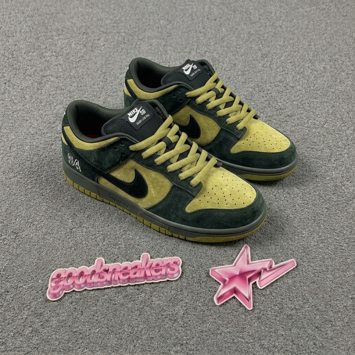 Supreme X Nike Dunk Low 94 - Camper Green