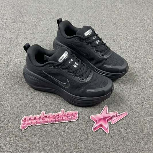 Nike Vomero Plus - Triple Black