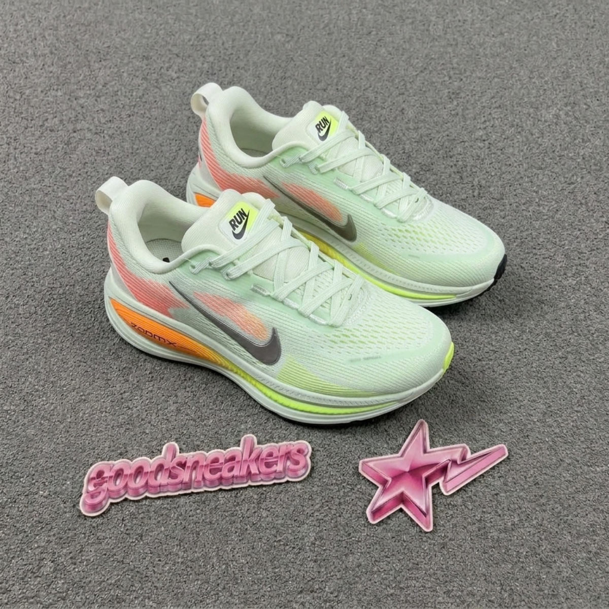 Nike Vomero 18 - Barely Green/Hyper Crimson/Barely Volt