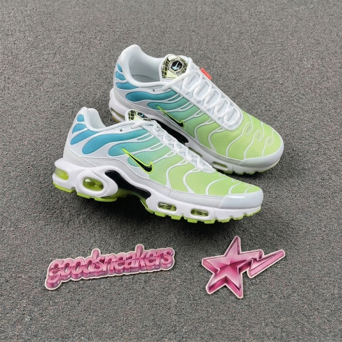 Nike Air Max Plus - Worldwide Pack