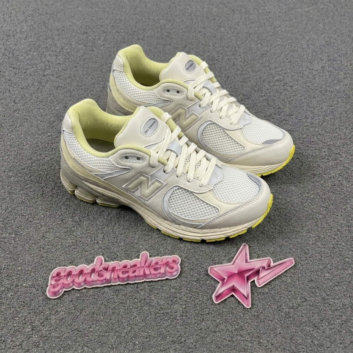 AURALEE x New Balance 2002R - White