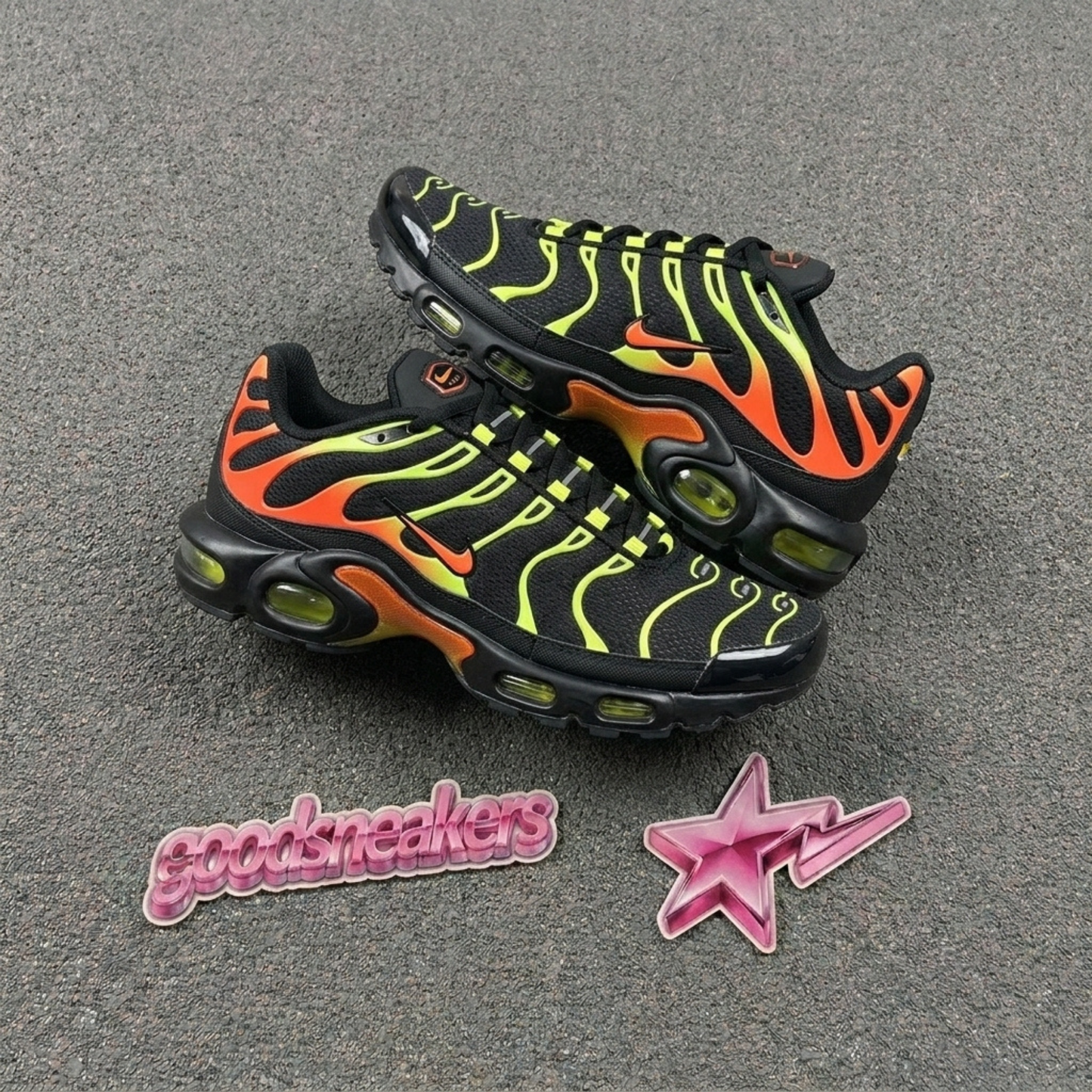 Nike Air Max Plus - Black Volt Solar Flare