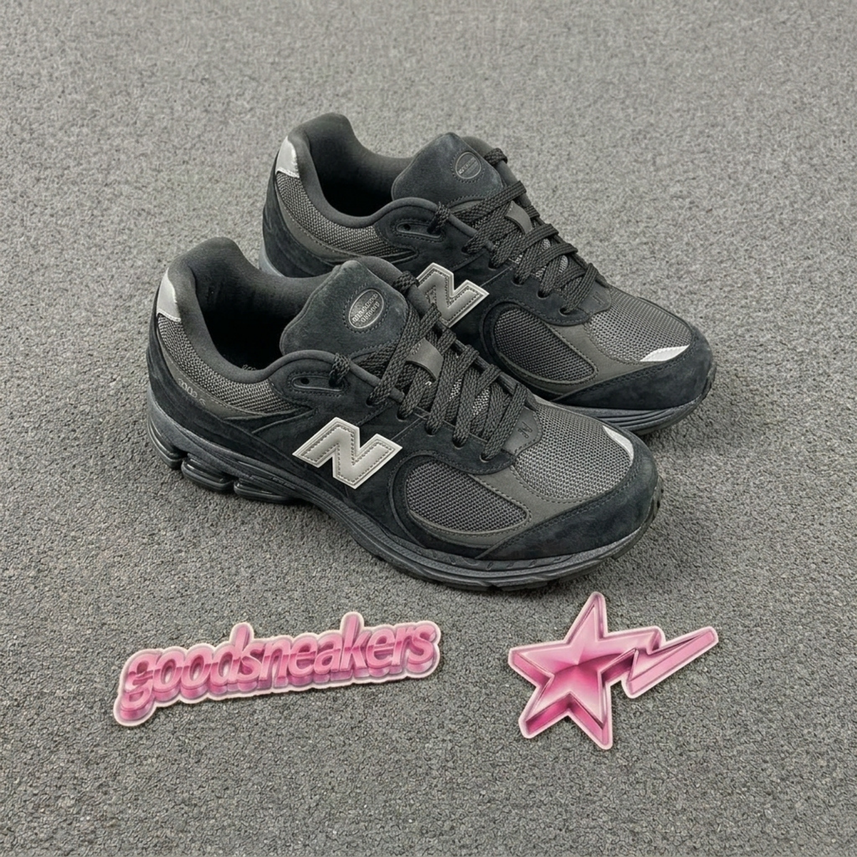 New Balance 2002R - Black Dark Grey