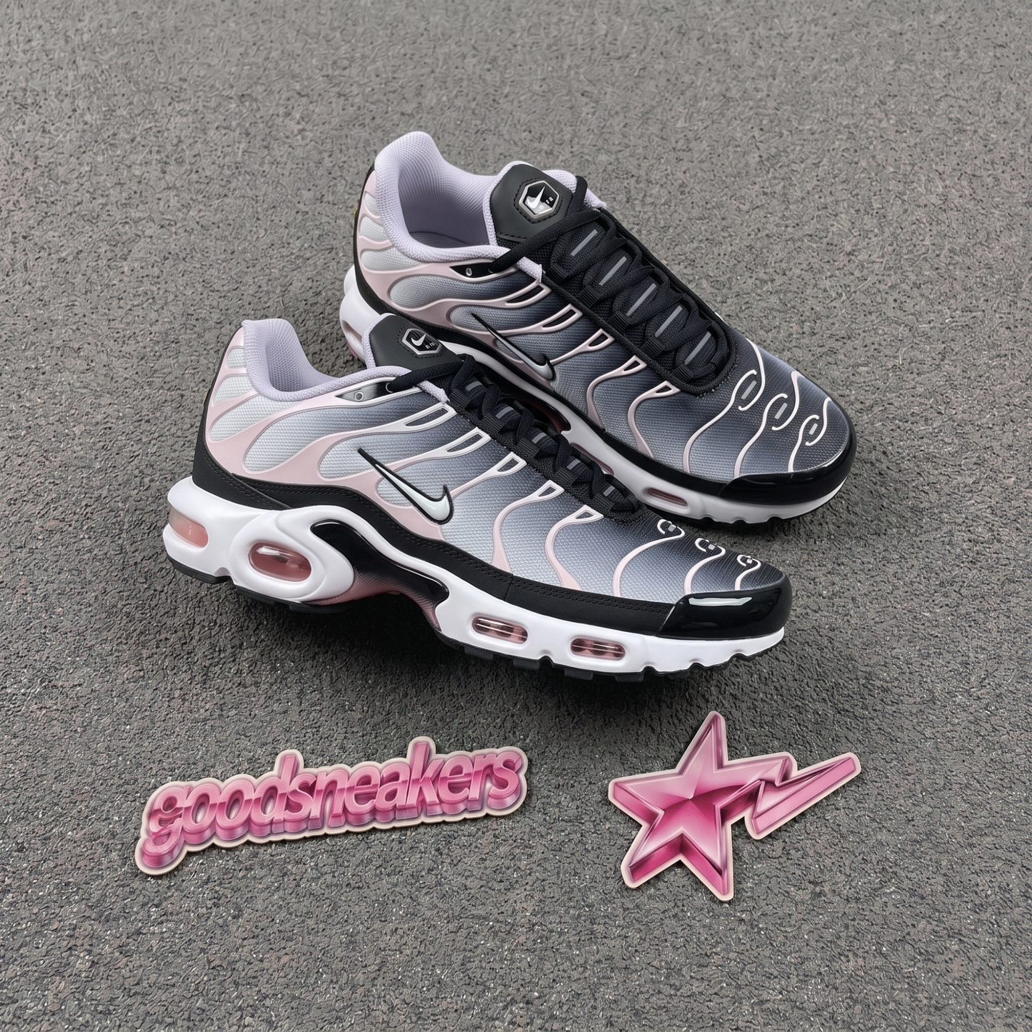 Nike Air Max Plus - Black White Pink Foam