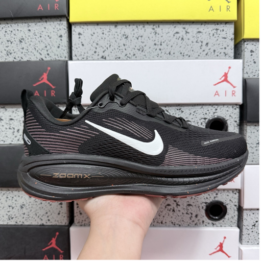 Nike Vomero 18 - Black Velvet Brown