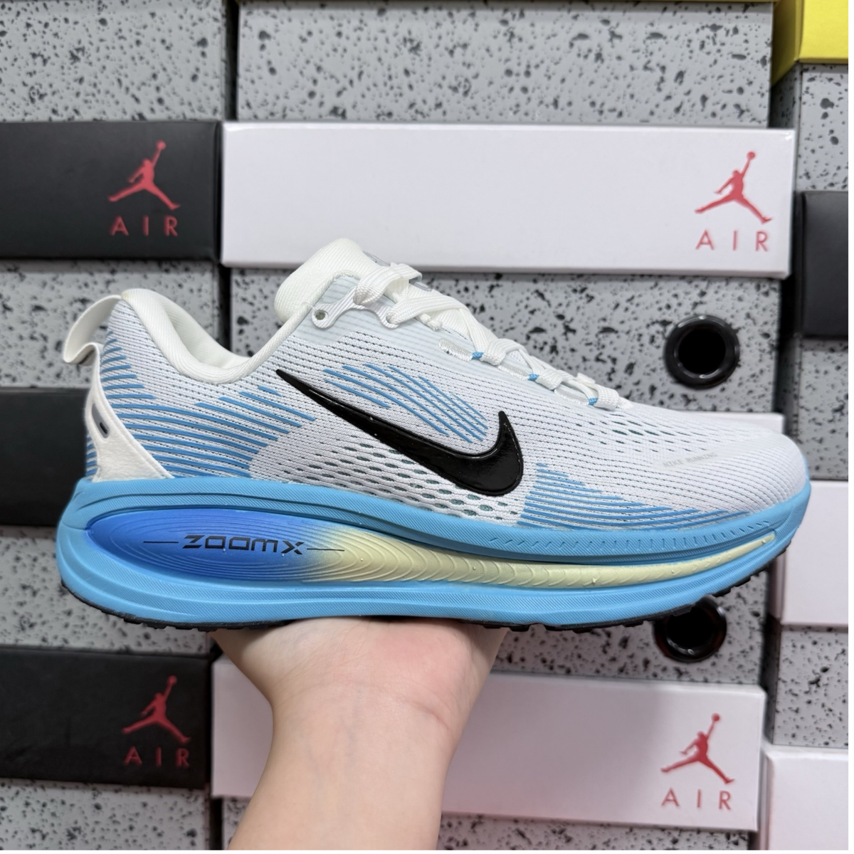 Nike Vomero 18 - White Blue Hero