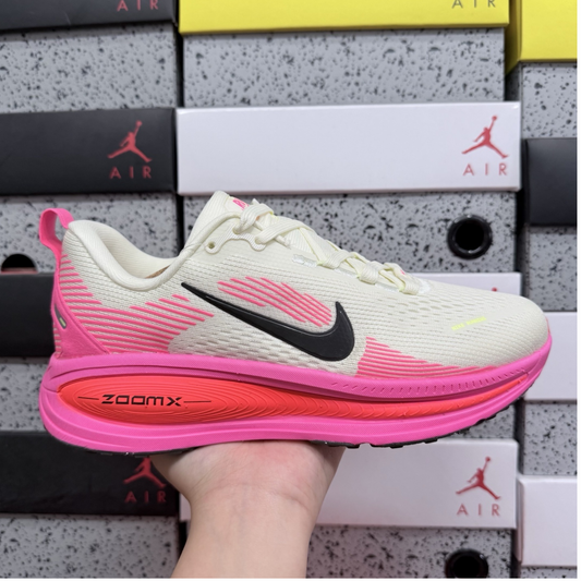 Nike Vomero 18 - Sail Hyper Pink