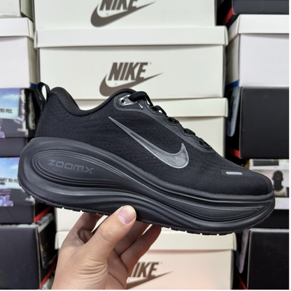 Nike Vomero Plus - Triple Black