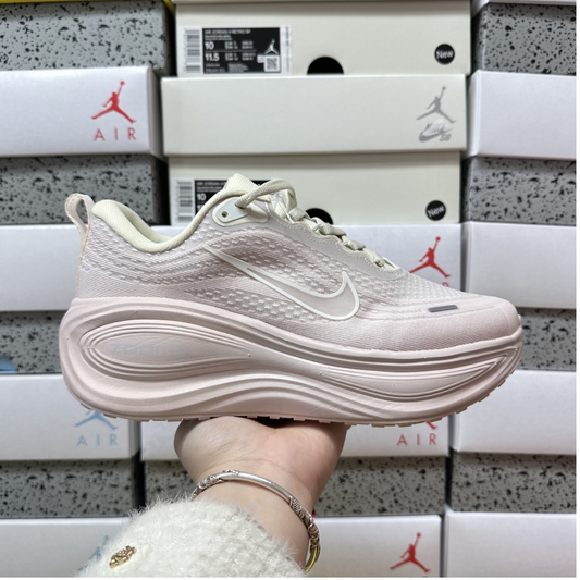 Nike Vomero 18 - Light Bone Sail