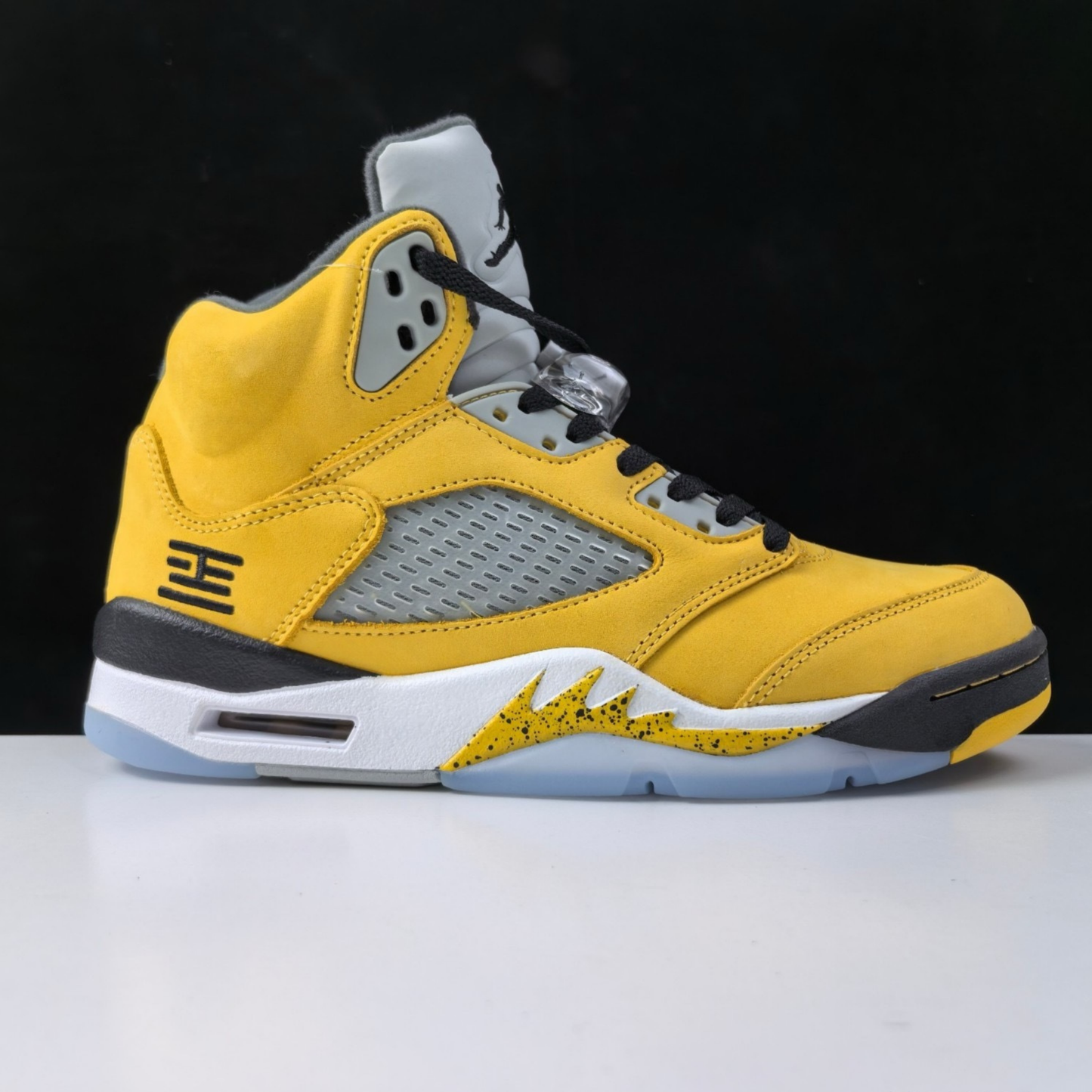 Air Jordan 5 - Michigan