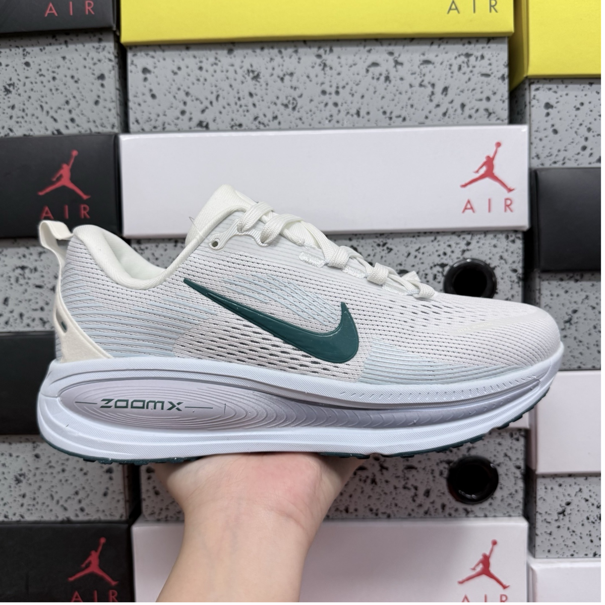 Nike Vomero 18 - Summit White/Blue Tint/Geode Teal