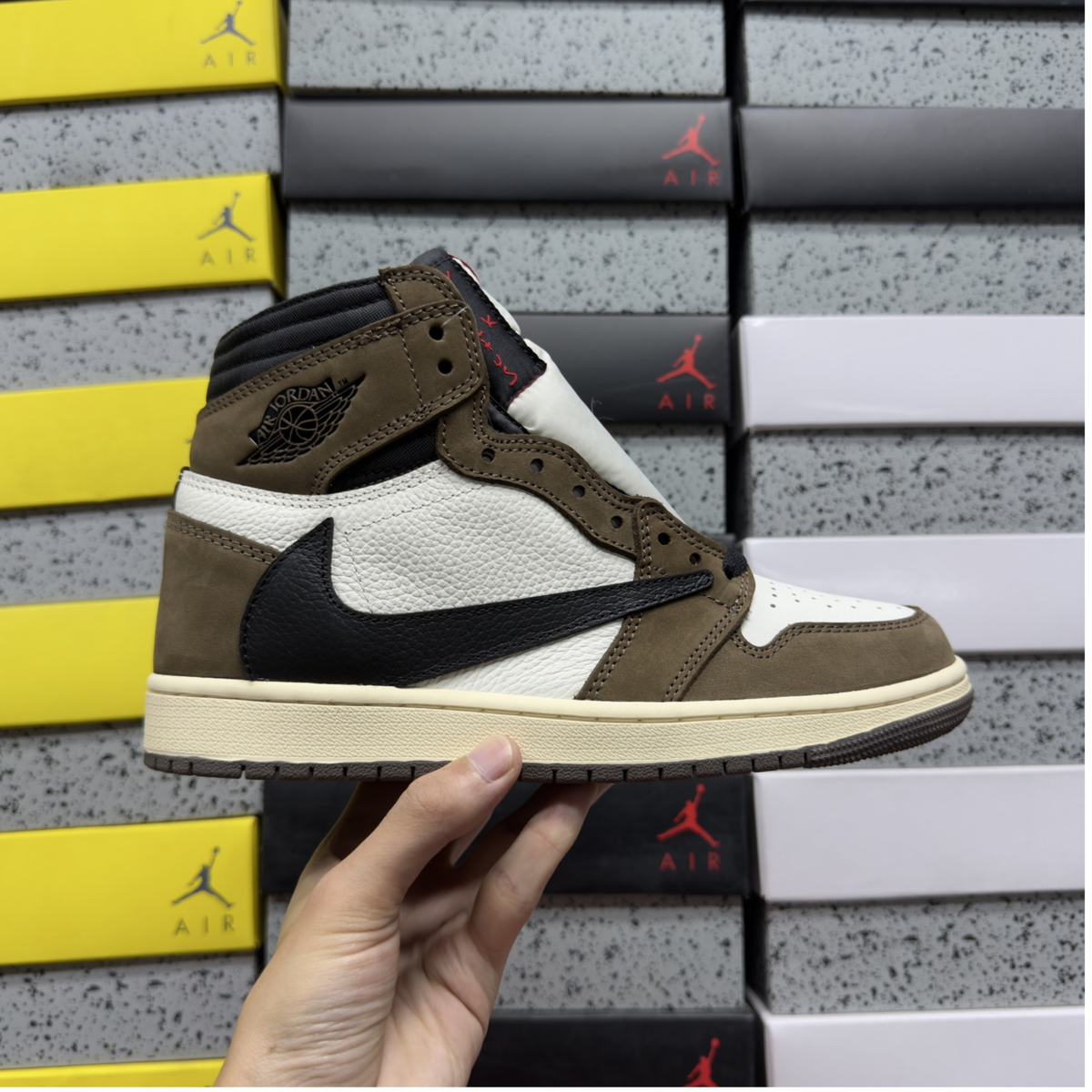 Travis Scott x Air Jordan 1 Retro High OG - Mocha