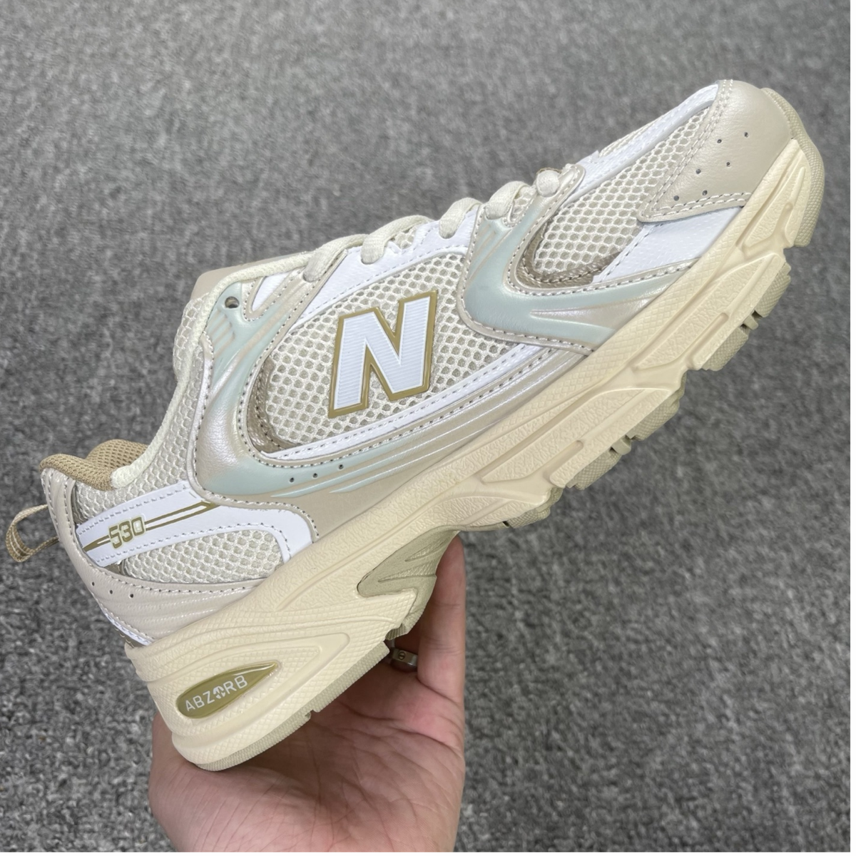 New Balance 530 - Beige Angora