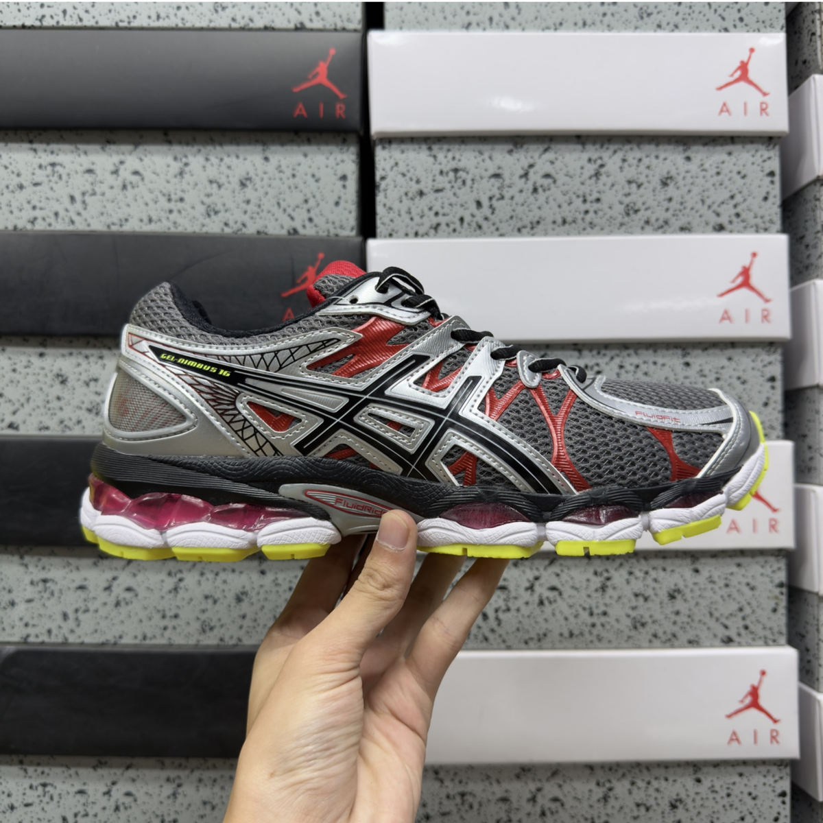 Asics Gel Nimbus 16 - Titanium / Black / Red