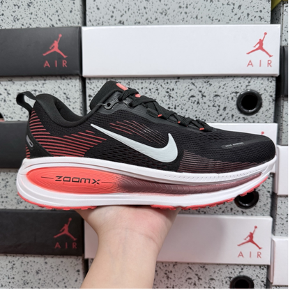 Nike Vomero 18 - Black Bright Crimson